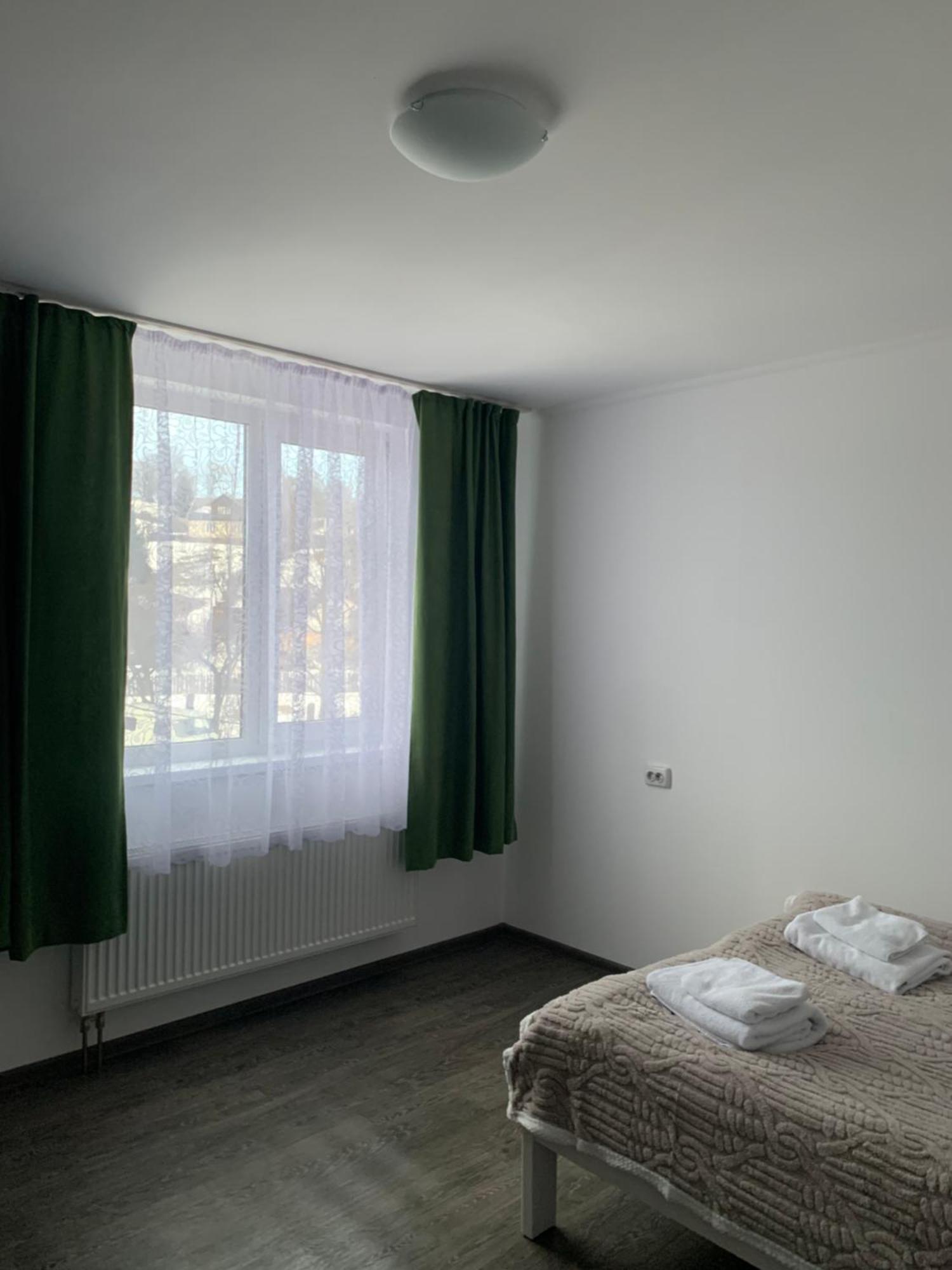 Hotel Серце Карпат à Yasinya Extérieur photo
