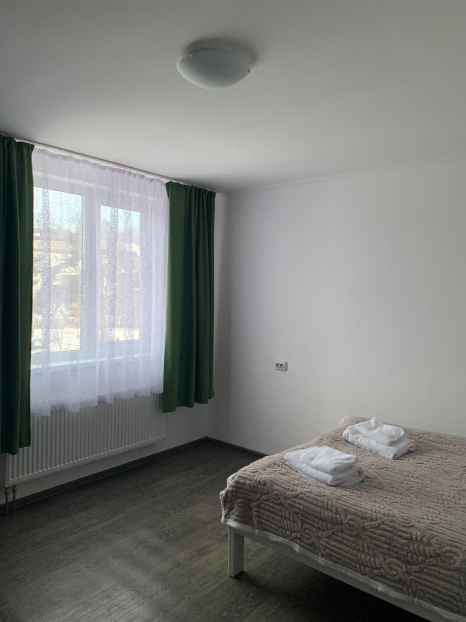Hotel Серце Карпат à Yasinya Extérieur photo