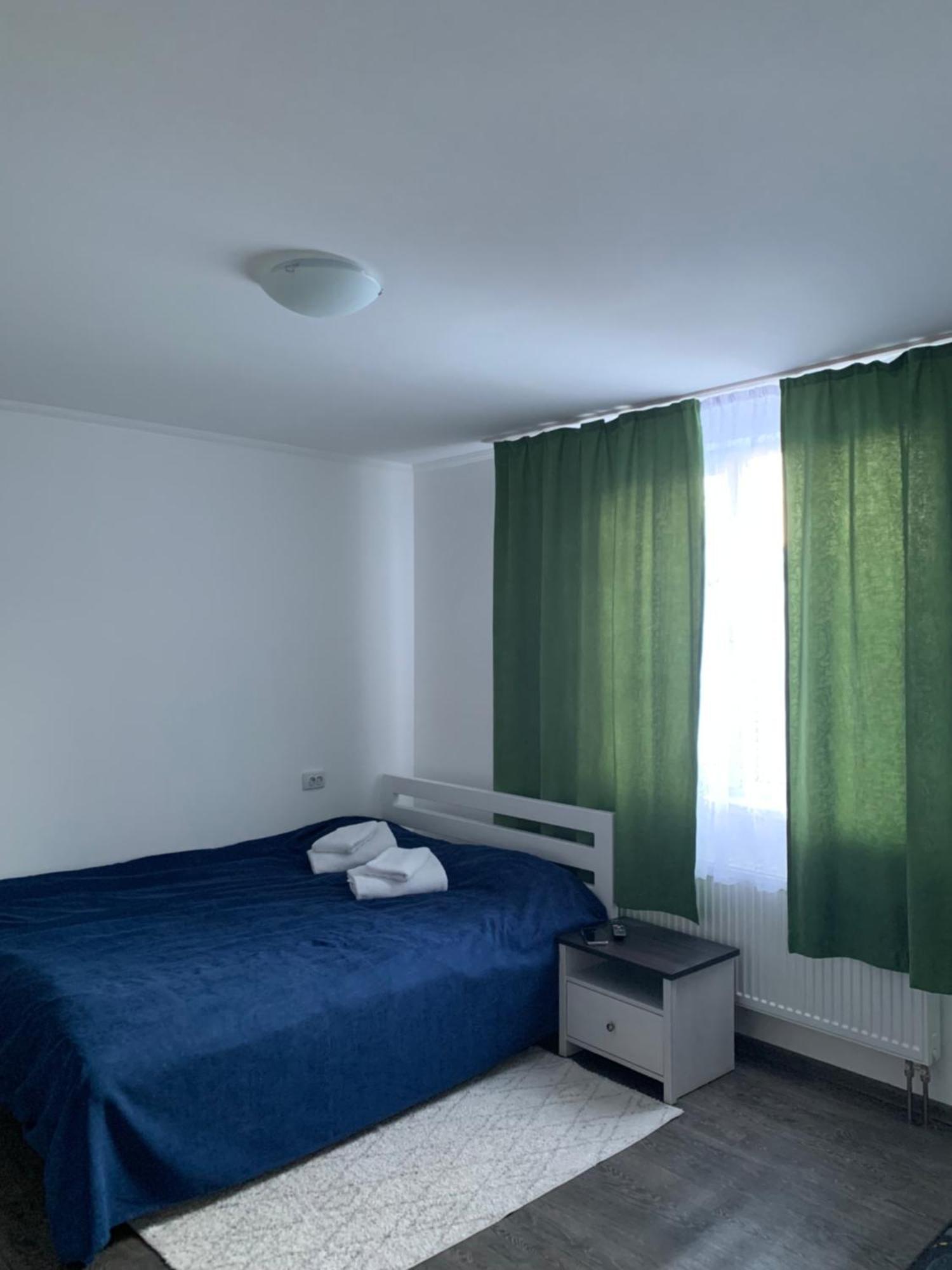 Hotel Серце Карпат à Yasinya Extérieur photo